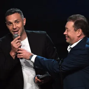 Артём Дзюба сделает татуировку с изображением Леонида Слуцкого до 1 июля 2026 года?